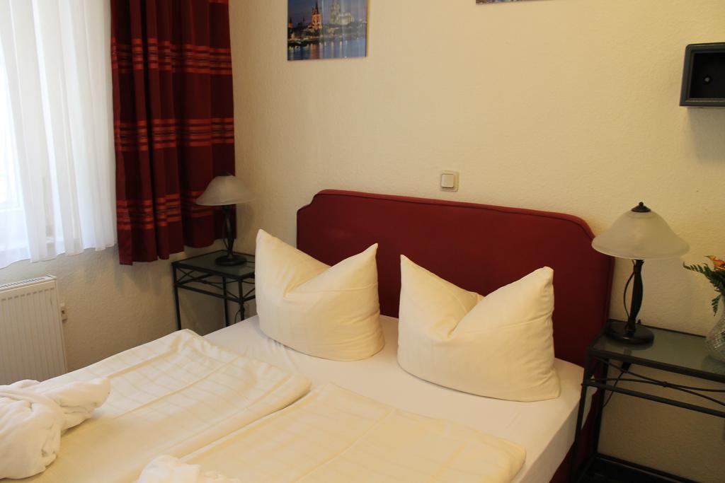 Hotel Mueller Koeln Екстериор снимка